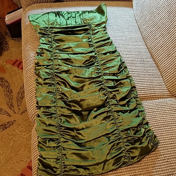 Gorgeous dress! Pics don't do it justice - Picture 3 of 3